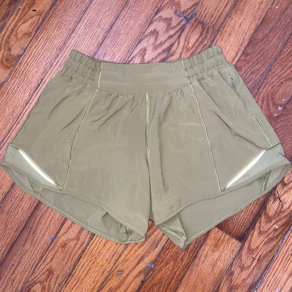 Lululemon 2.5” Hotty Hot Low Rise Shorts in Golden Lime - Picture 2 of 5